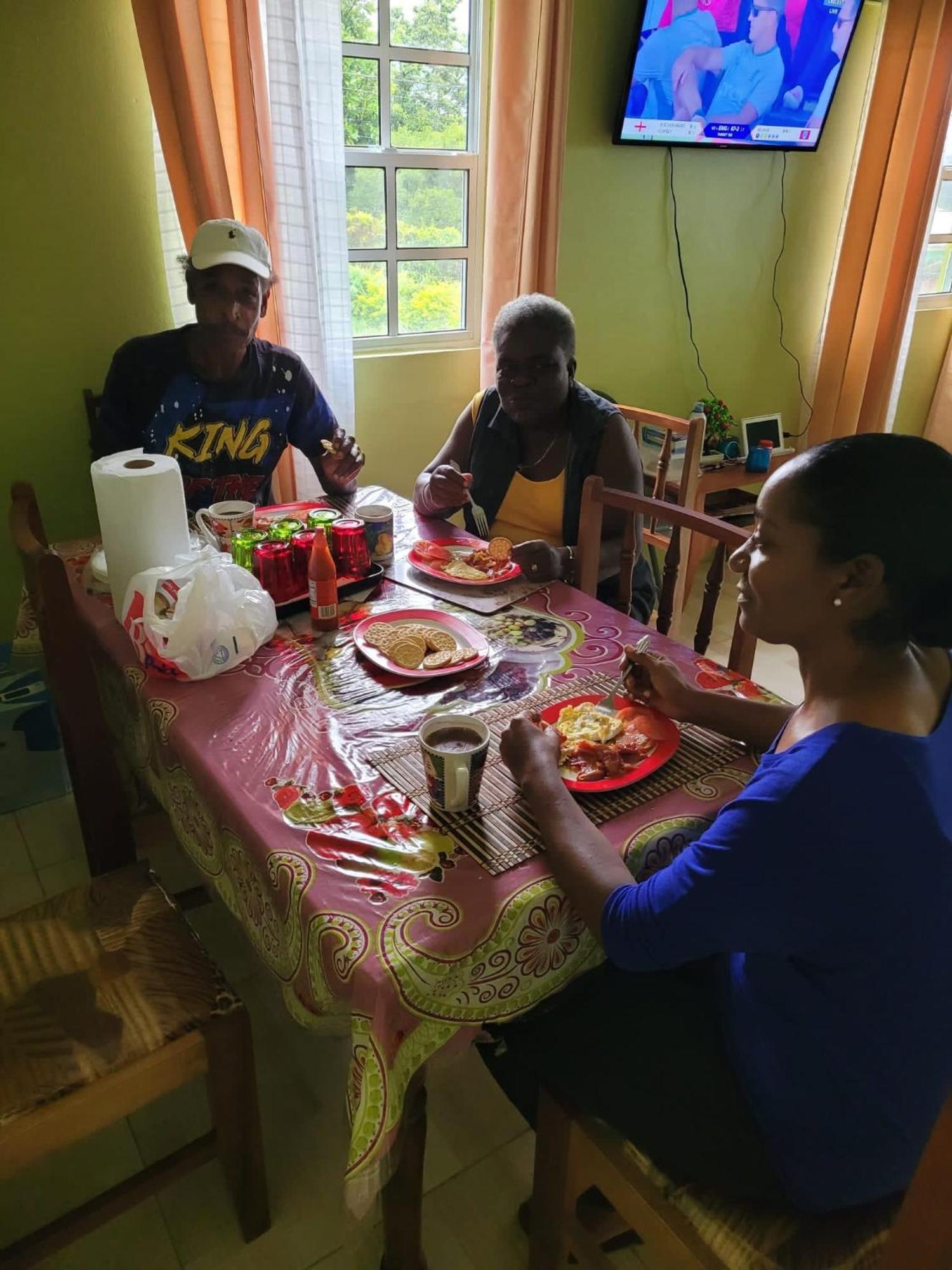 Tim'S & Mag'S Home Stay Roseau Eksteriør bilde